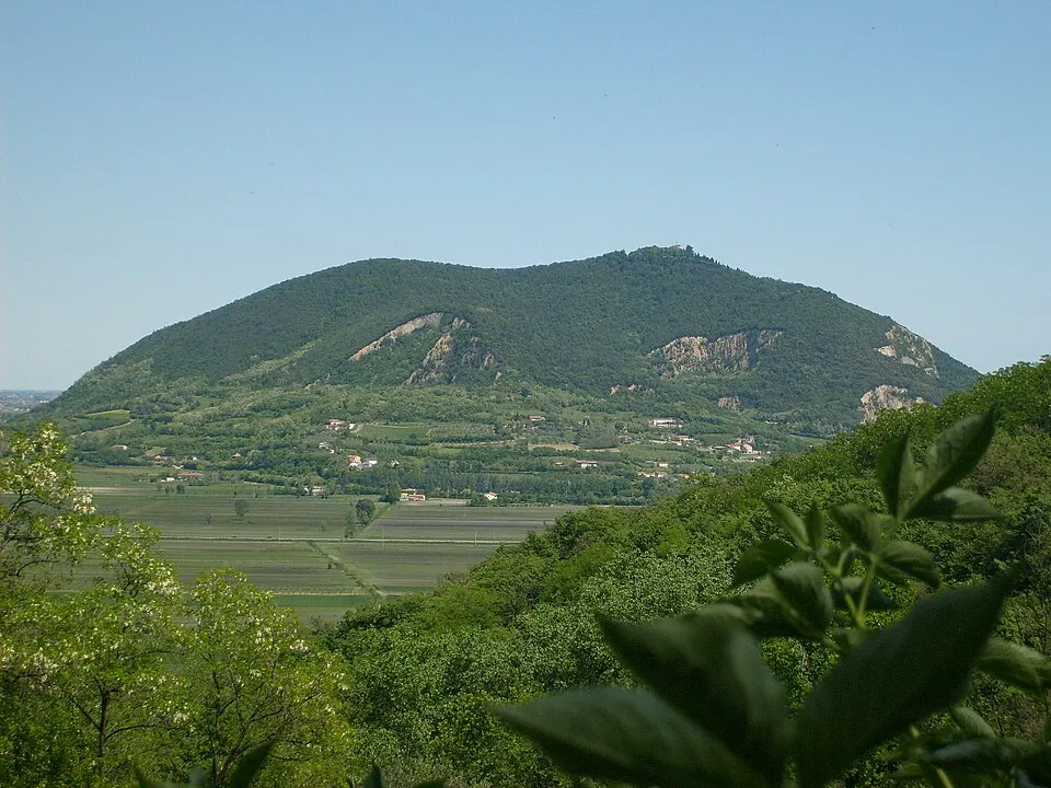 Sentiero 6 del Monte Ricco e del Monte Castello