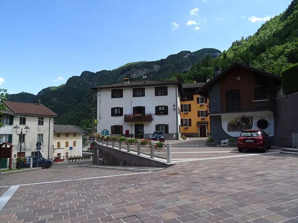 Strada nuova, sentiero di Fondo Grande, sentiero delle Scalette